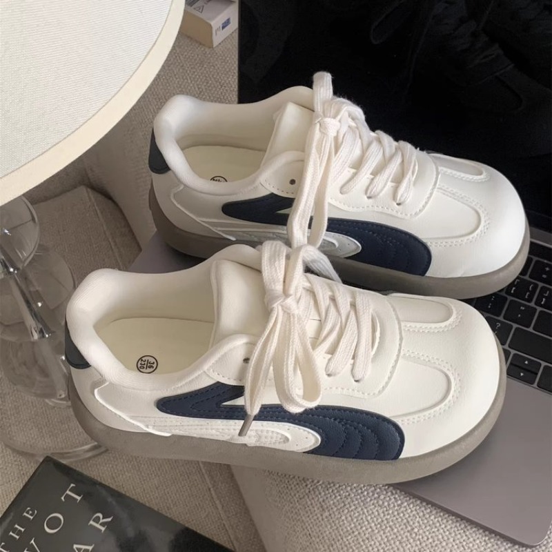 White Sneaker Care Kit - Винтажные женские массивные кроссовки бело-синего цвета